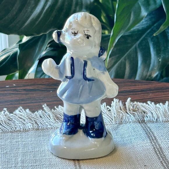 Vintage Blue White Porcelain Figurine of Little Holland Girl in Blue Dress - Picture 9 of 12